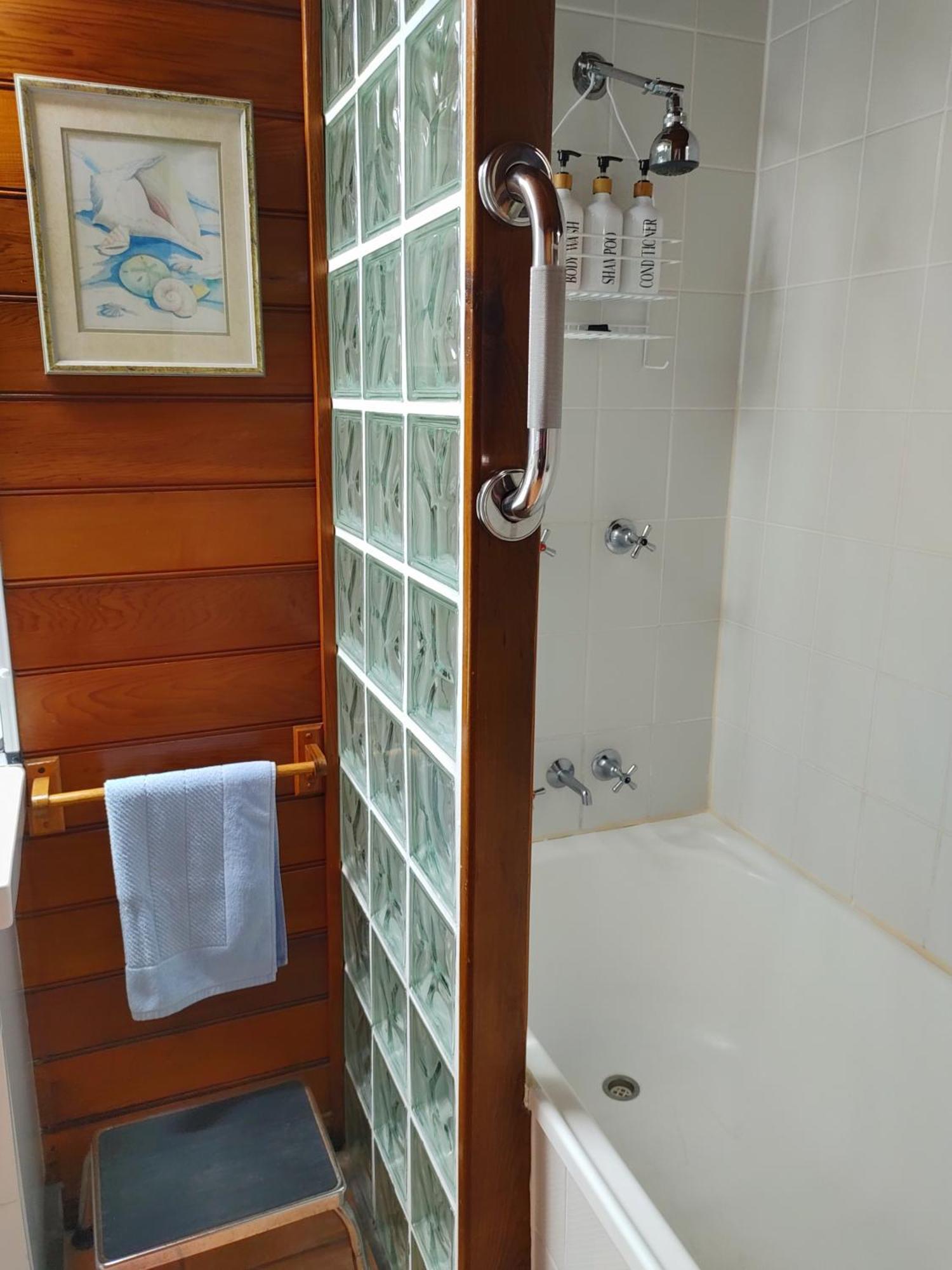 Beachside Cottage - A Private Peaceful Hidden Gem 50M To Beach Nelly Bay Eksteriør billede